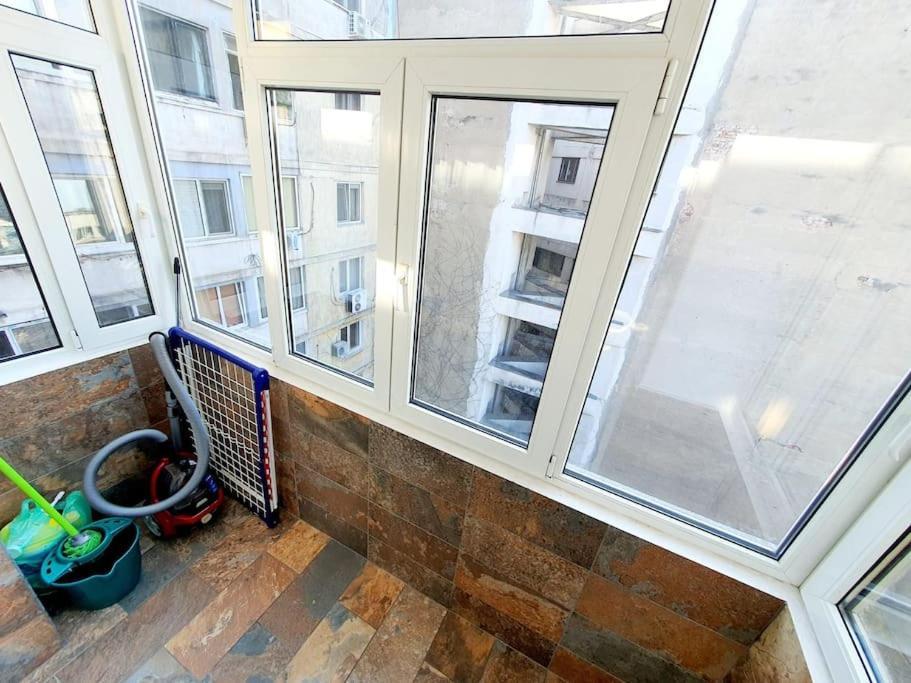 Downtown, Ideal For Longer Stays, Family Friendly Apartment - Nb73A Bucarest Esterno foto